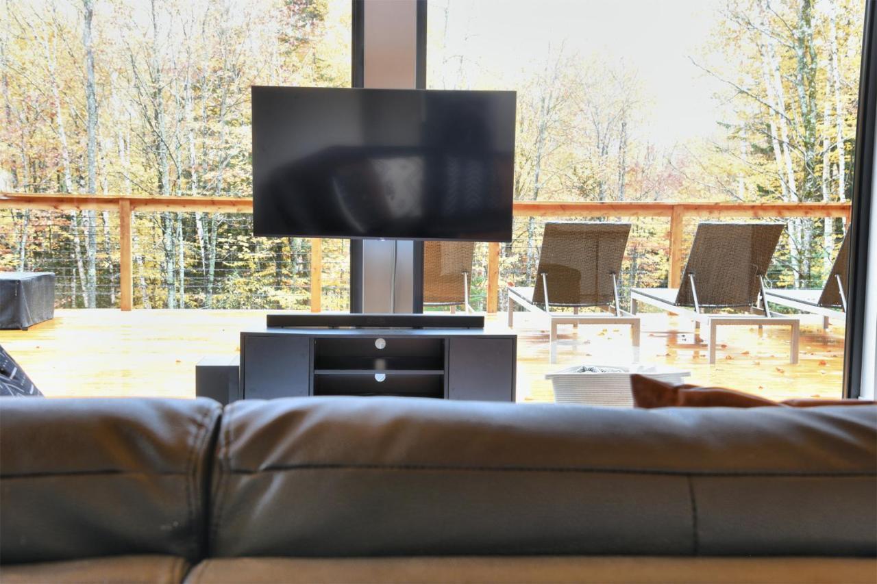 Kallm-Mont-Tremblant Chalet With Hot Tub, Pond & Beach On Private 7Acre Estate Lac-Superieur Exterior foto